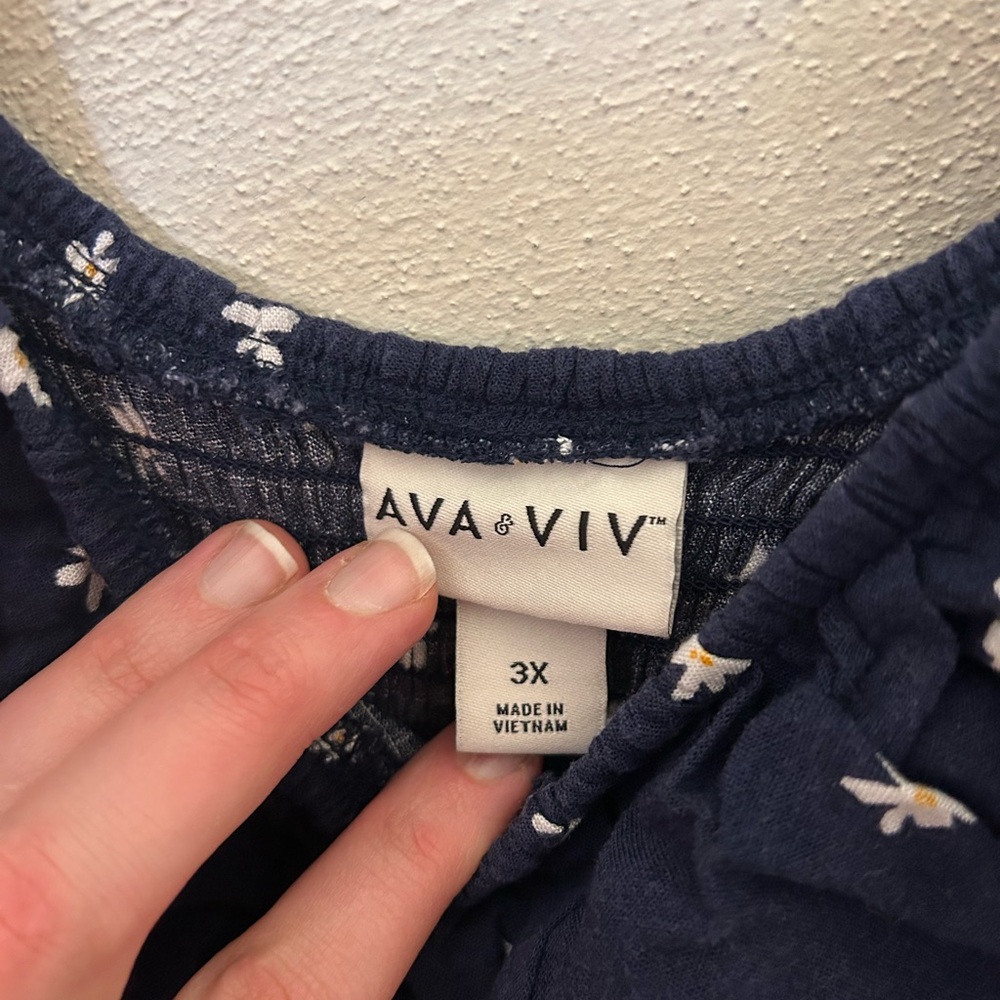 Ava & Viv Dark Blue Dress with White Floral Pattern 3x - Picture 3 of 4